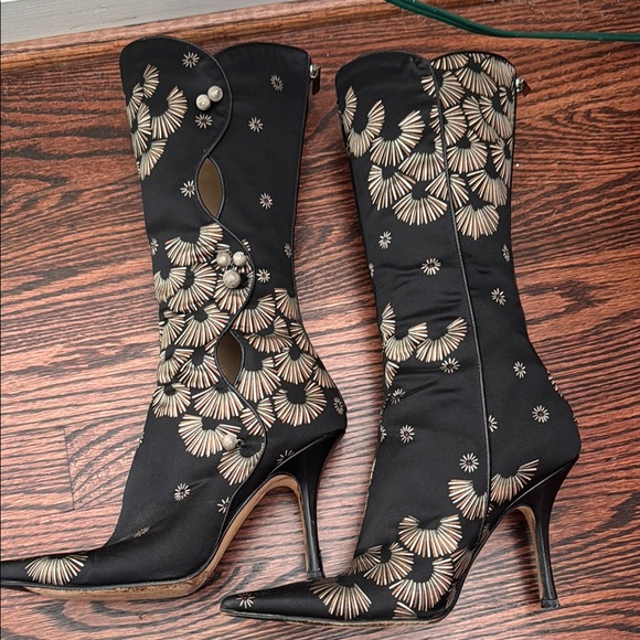 Elegant Black and Gold Women's Boots - Picture 2 of 10